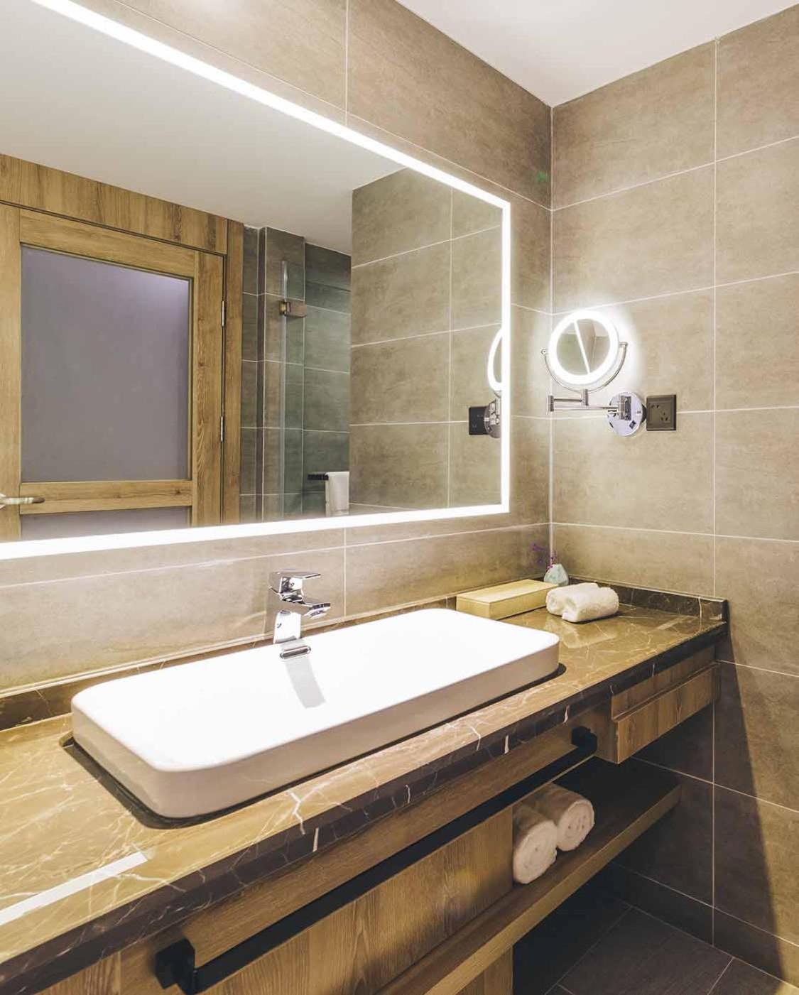 Atour Lujiazui Babaihan Hotel 4*